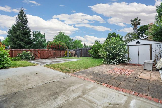 2401 Claridge Ln, Stockton, CA 95210