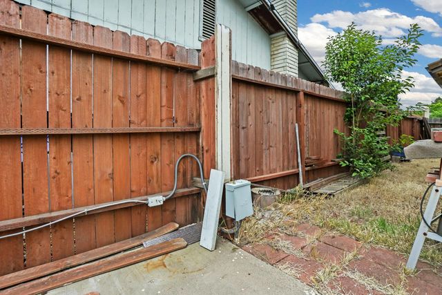 2401 Claridge Ln, Stockton, CA 95210