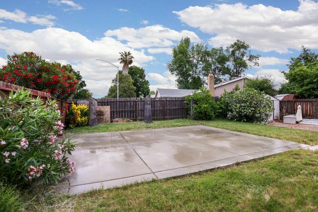 2401 Claridge Ln, Stockton, CA 95210