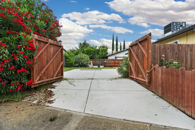 2401 Claridge Ln, Stockton, CA 95210
