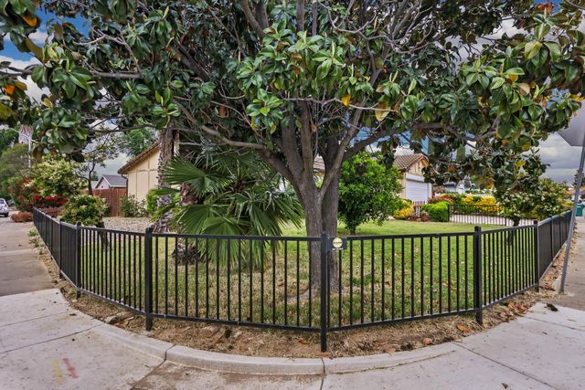 2401 Claridge Ln, Stockton, CA 95210
