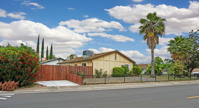 2401 Claridge Ln, Stockton, CA 95210