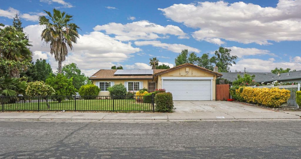 2401 Claridge Ln, Stockton, CA 95210