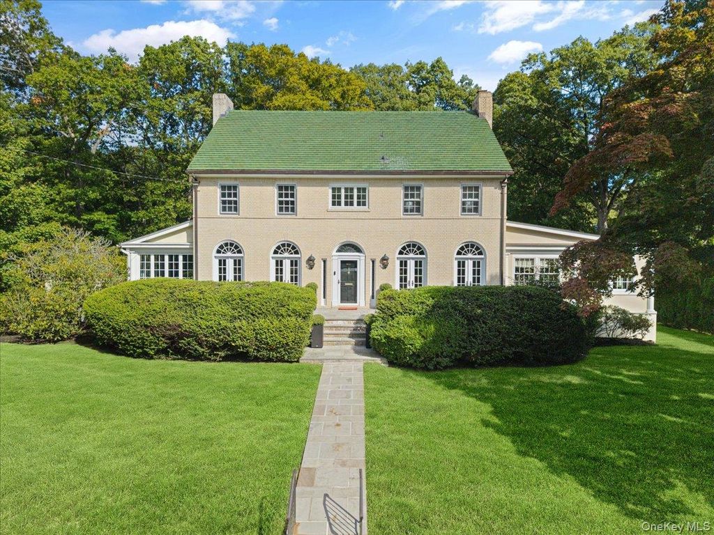 451 Beechmont Drive, New Rochelle, NY 10804 — exterior