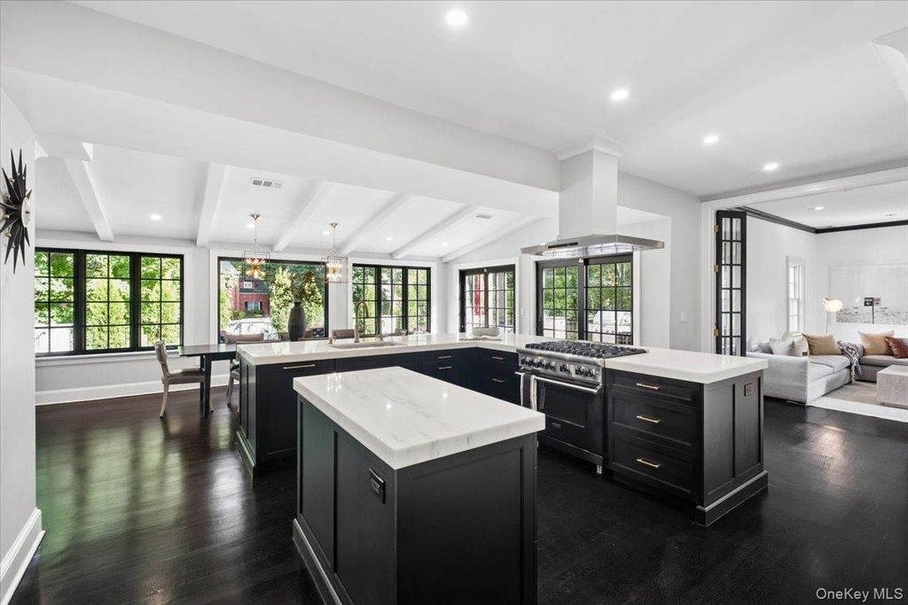 451 Beechmont Drive, New Rochelle, NY 10804 — photo 2