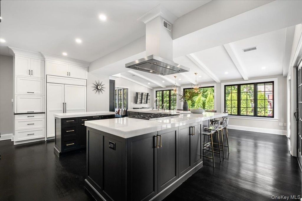 451 Beechmont Drive, New Rochelle, NY 10804 — photo 3