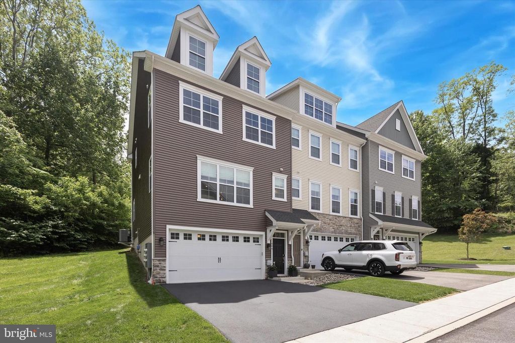 404 ROCK RUN CIRCLE, Broomall, PA 19008