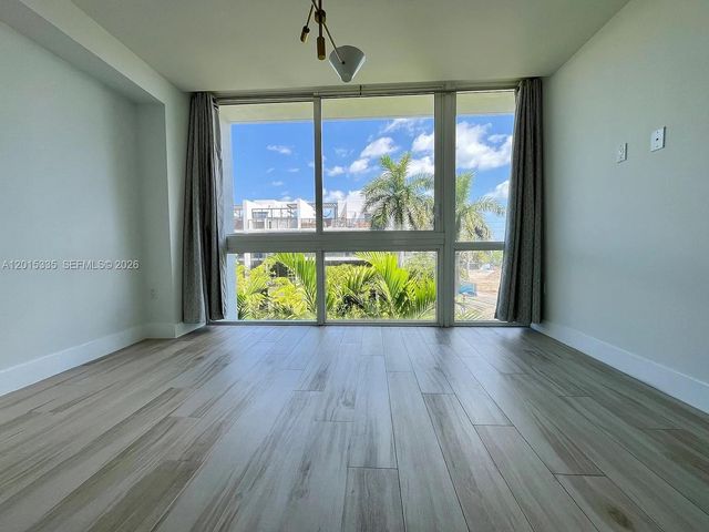 1000 99th St 3, Bay Harbor Islands, FL 33154
