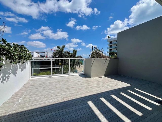 1000 99th St 3, Bay Harbor Islands, FL 33154
