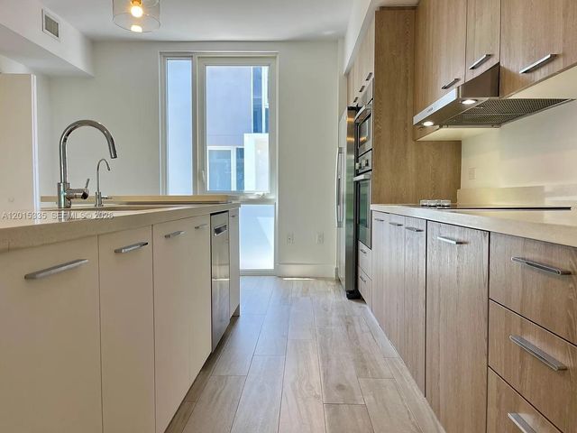 1000 99th St 3, Bay Harbor Islands, FL 33154