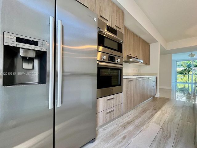 1000 99th St 3, Bay Harbor Islands, FL 33154