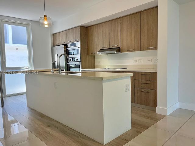 1000 99th St 3, Bay Harbor Islands, FL 33154