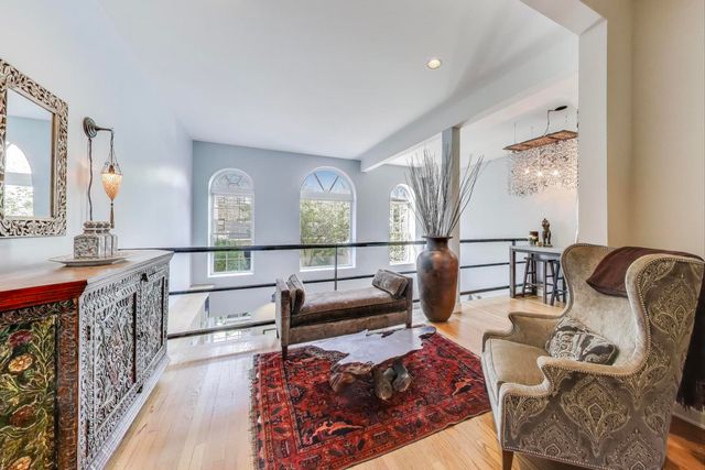 541 W Belmont Avenue, Chicago, IL 60657