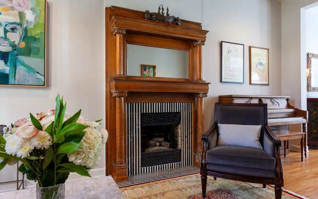 541 W Belmont Avenue, Chicago, IL 60657