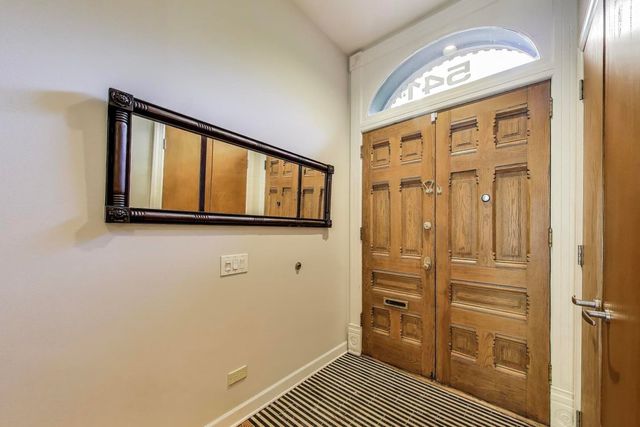 541 W Belmont Avenue, Chicago, IL 60657