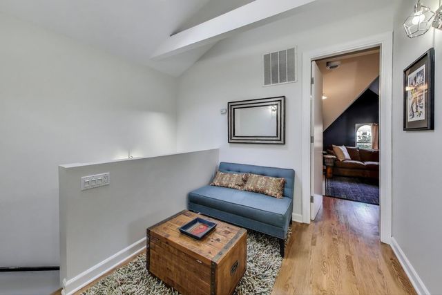 541 W Belmont Avenue, Chicago, IL 60657