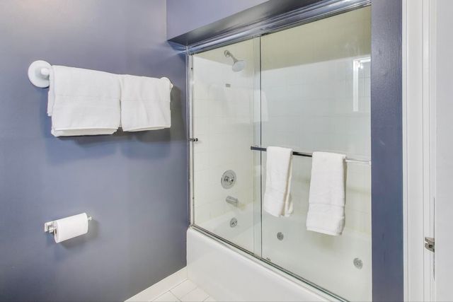 541 W Belmont Avenue, Chicago, IL 60657