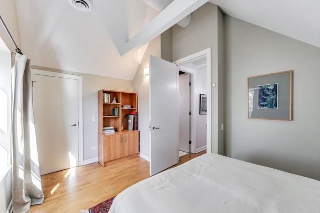 541 W Belmont Avenue, Chicago, IL 60657