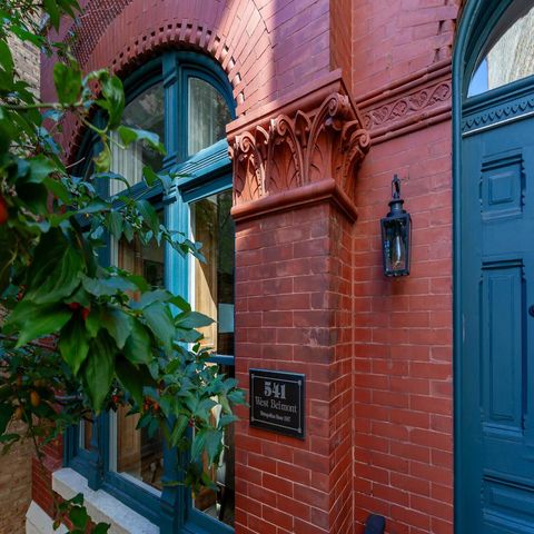 541 W Belmont Avenue, Chicago, IL 60657