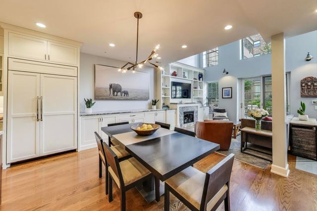 541 W Belmont Avenue, Chicago, IL 60657