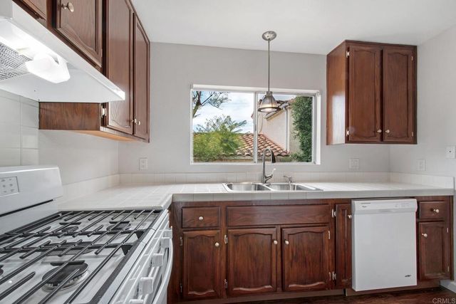 816 818 Viva Court, Solana Beach, CA 92075