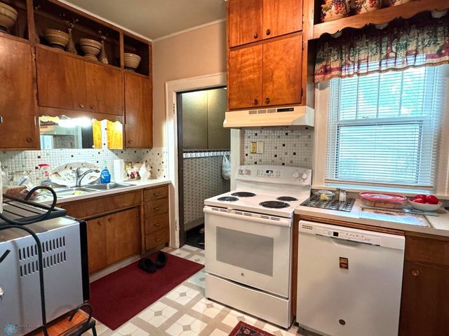 1414-1416 S 6th Avenue S, Fargo, ND 58103