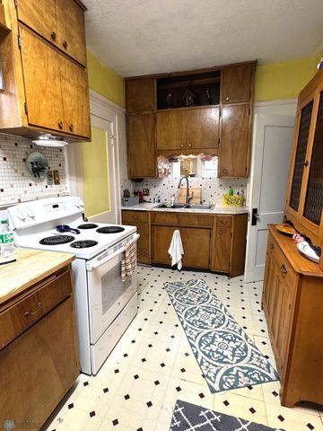 1414-1416 S 6th Avenue S, Fargo, ND 58103