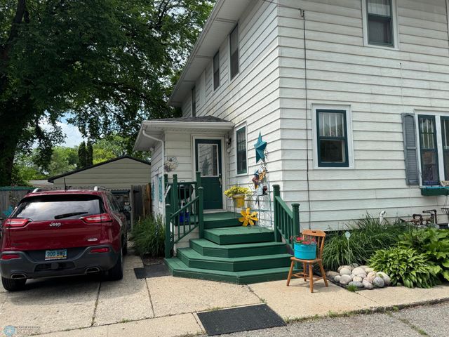 1414-1416 S 6th Avenue S, Fargo, ND 58103