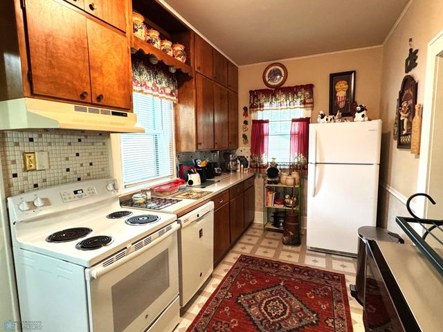 1414-1416 S 6th Avenue S, Fargo, ND 58103