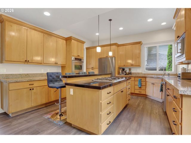 10147 Nw SKYLINE HEIGHTS Dr, Portland, OR 97229