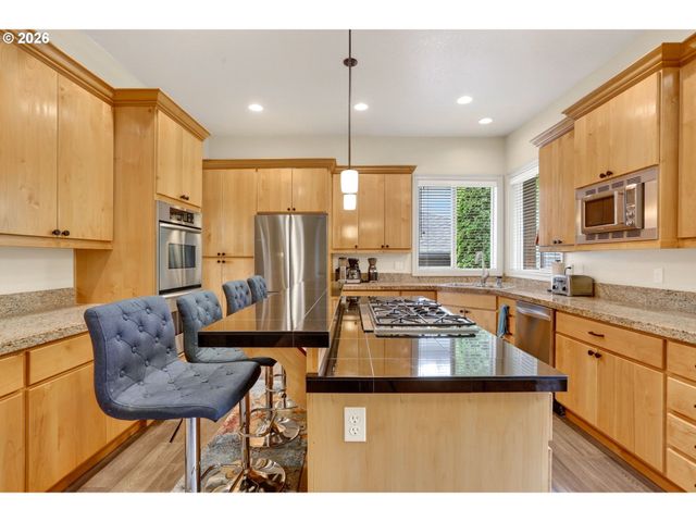 10147 Nw SKYLINE HEIGHTS Dr, Portland, OR 97229