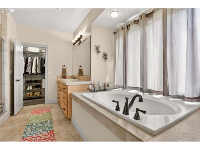 10147 Nw SKYLINE HEIGHTS Dr, Portland, OR 97229