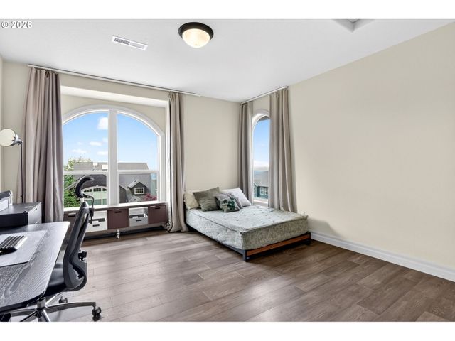 10147 Nw SKYLINE HEIGHTS Dr, Portland, OR 97229