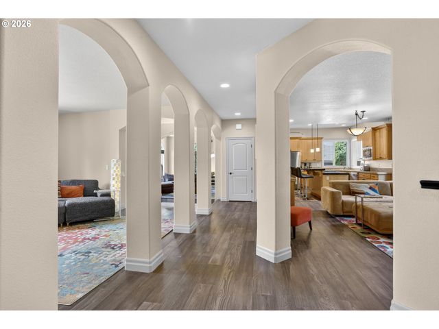10147 Nw SKYLINE HEIGHTS Dr, Portland, OR 97229