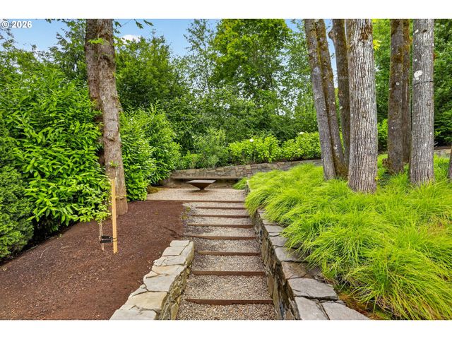 10147 Nw SKYLINE HEIGHTS Dr, Portland, OR 97229