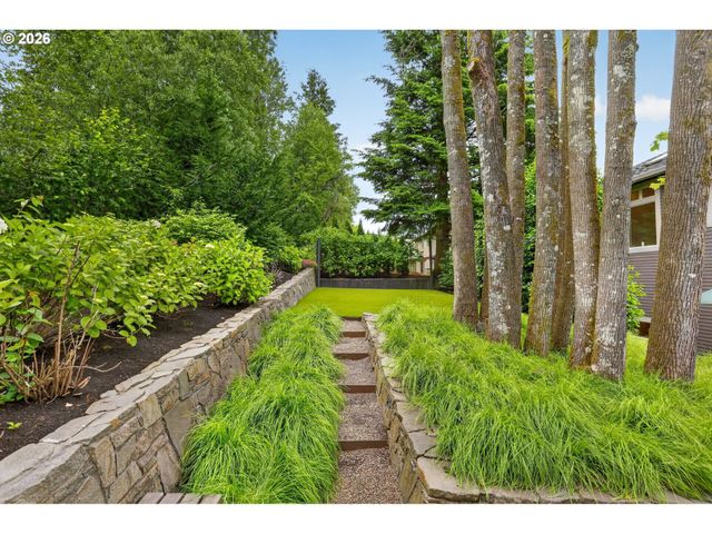 10147 Nw SKYLINE HEIGHTS Dr, Portland, OR 97229