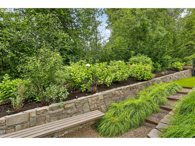10147 Nw SKYLINE HEIGHTS Dr, Portland, OR 97229