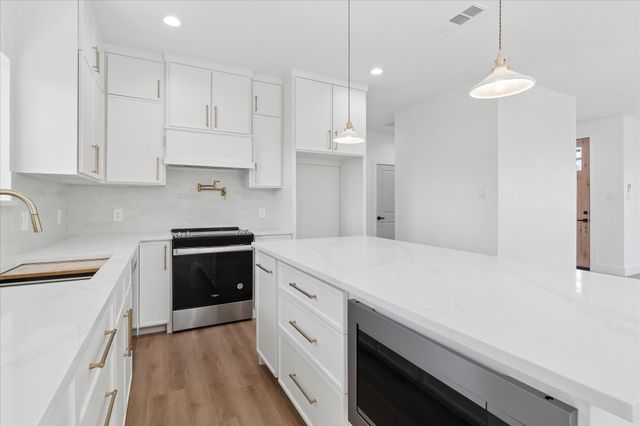 121 Lakeshore Lane, Glenn Heights, TX 75154