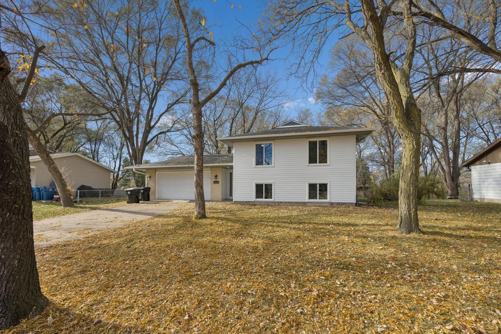 10648 Wren Street NW, Coon Rapids, MN 55433