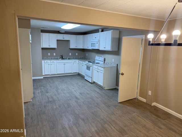 5929 W MULBERRY Drive, Phoenix, AZ 85033