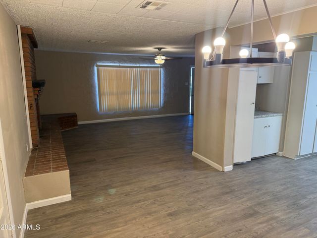 5929 W MULBERRY Drive, Phoenix, AZ 85033
