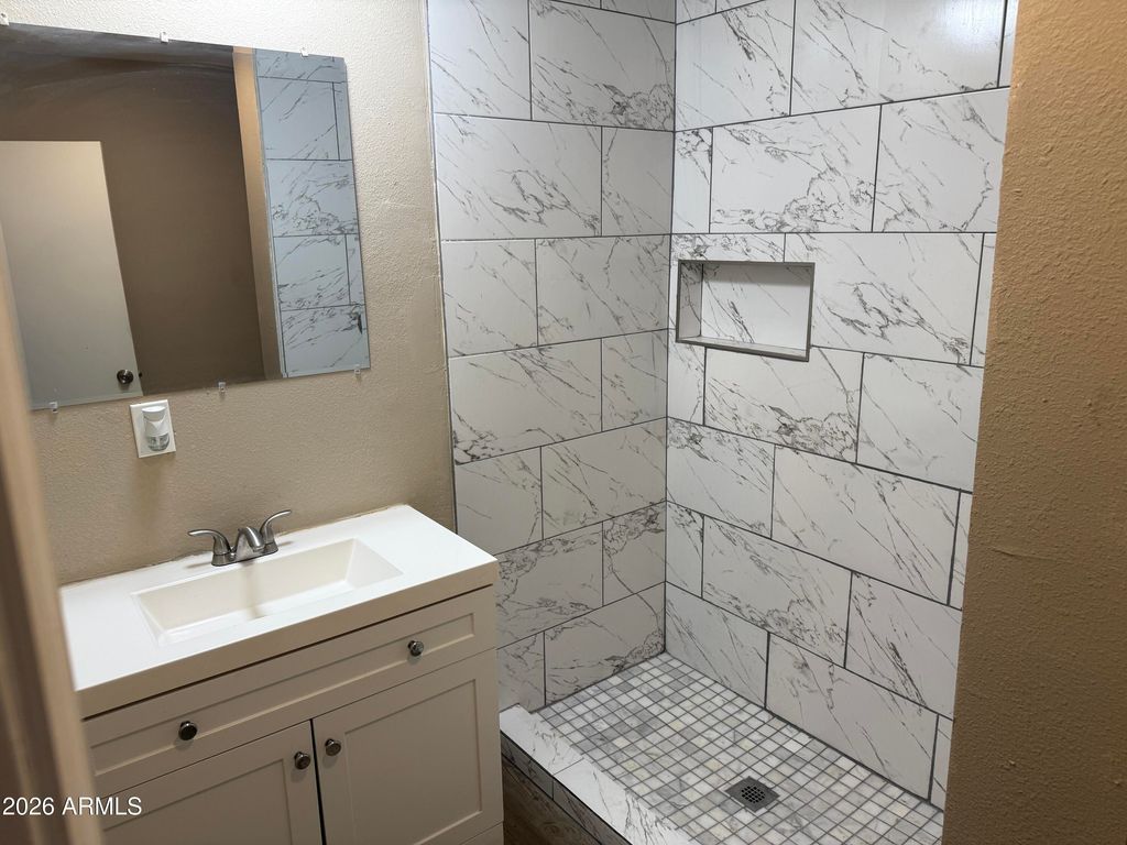 Image 21 of property listing at 5929 W MULBERRY Drive, Phoenix, AZ 85033