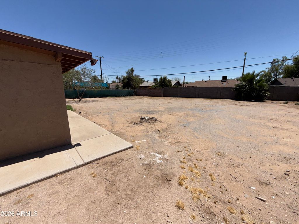 Image 32 of property listing at 5929 W MULBERRY Drive, Phoenix, AZ 85033