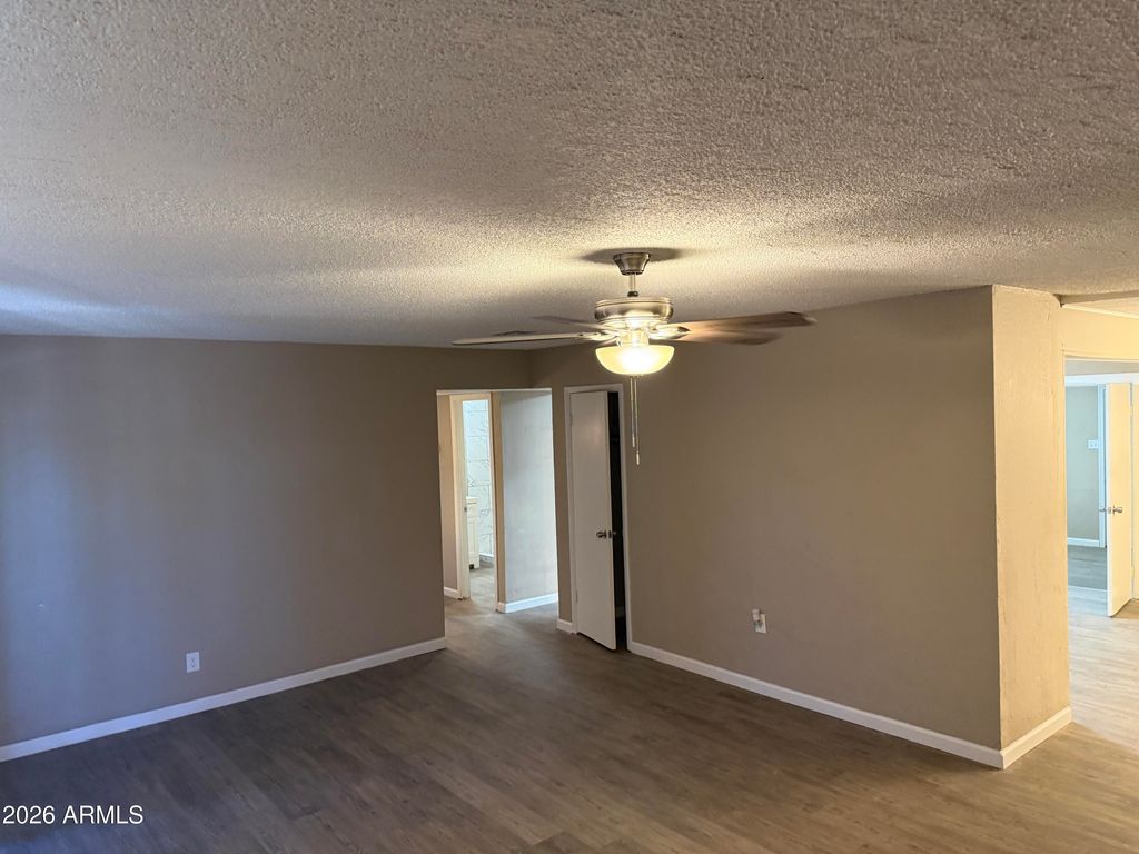 Image 8 of property listing at 5929 W MULBERRY Drive, Phoenix, AZ 85033