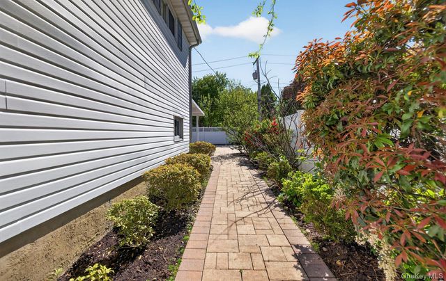9 Marilyn Boulevard, Plainview, NY 11803