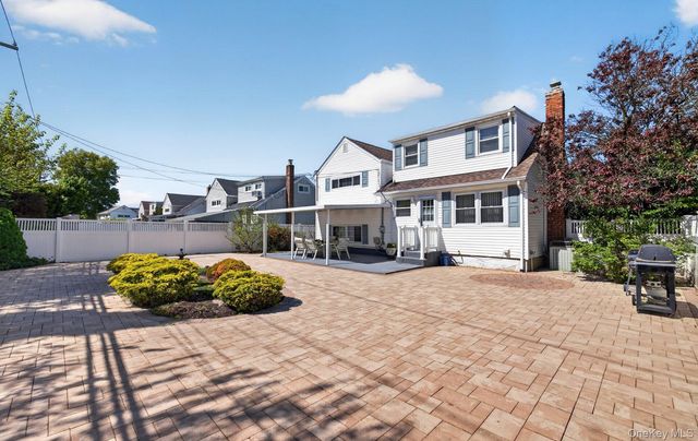 9 Marilyn Boulevard, Plainview, NY 11803