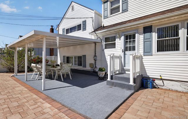 9 Marilyn Boulevard, Plainview, NY 11803