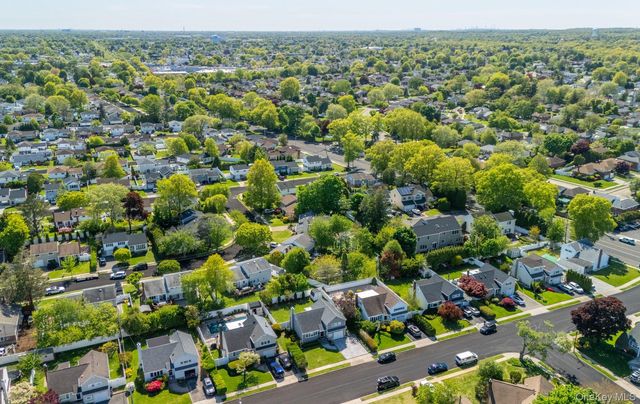 9 Marilyn Boulevard, Plainview, NY 11803