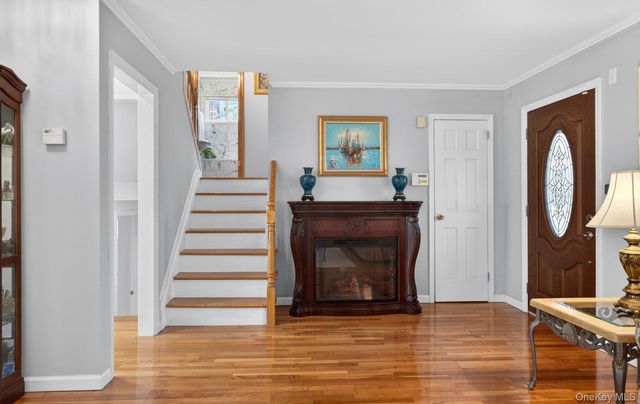 9 Marilyn Boulevard, Plainview, NY 11803