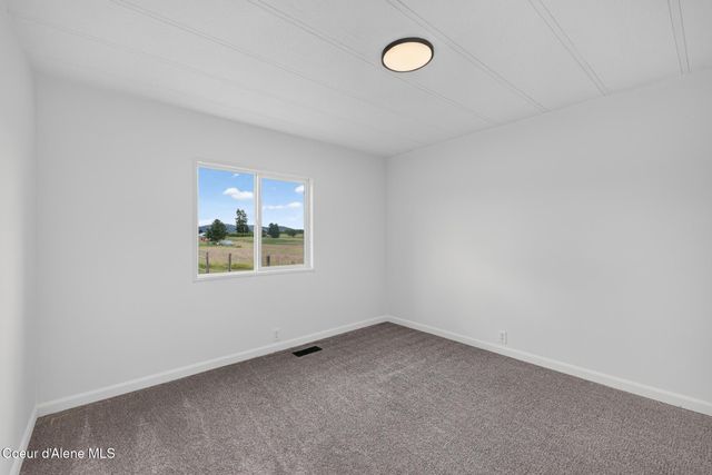 10215 E DAY MT SPOKANE RD, Mead, WA 99021